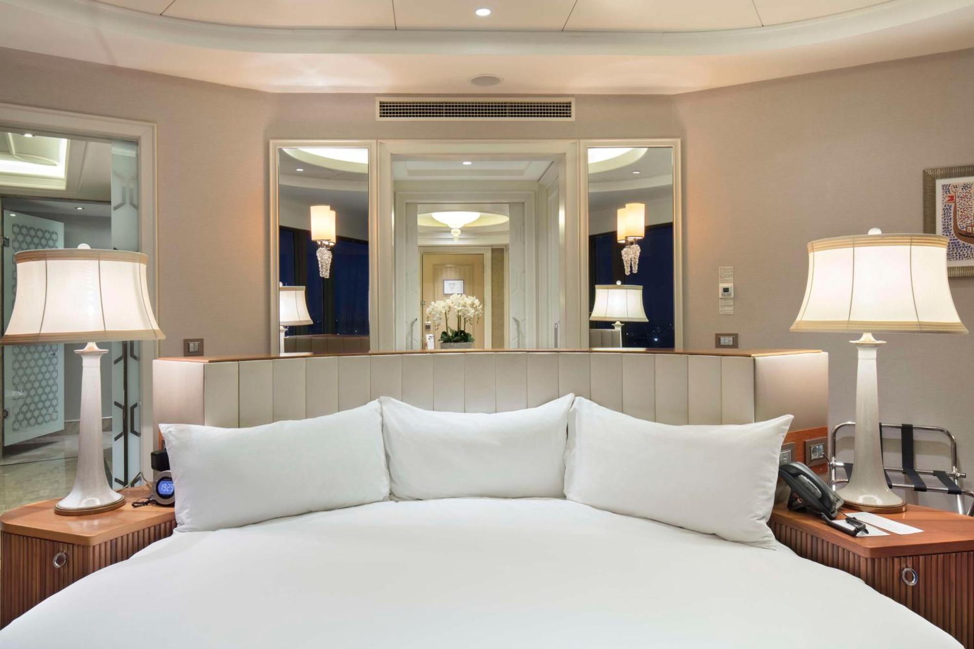 Hilton Convention Center & 5*